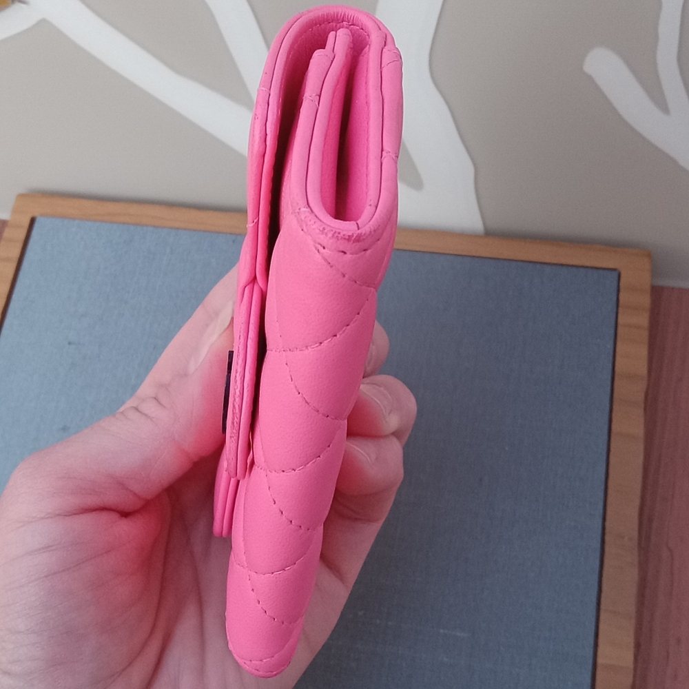 💝 CHANEL Pink Quilted Lambskin Flap Card Holder EUC - Picture 10 of 14